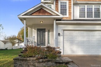 2136 Brock St in Keego Harbor, MI - Foto de edificio - Building Photo