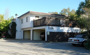 1380 Wright St in Santa Rosa, CA - Foto de edificio - Building Photo