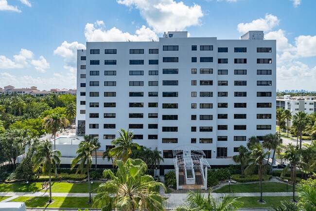 Bahia Mar Condo in Key Biscayne, FL - Foto de edificio - Building Photo