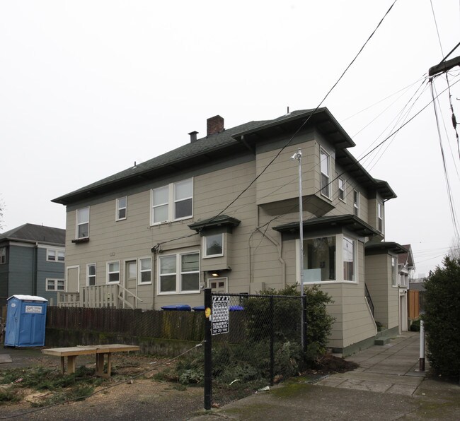 1916 NE Everett St in Portland, OR - Foto de edificio - Building Photo