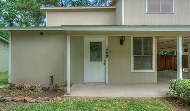 1202 E Red Cedar Cir in Spring, TX - Building Photo - Building Photo