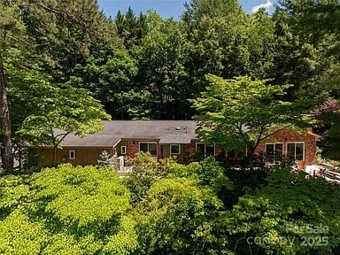 property at 21 Woodbury Rd