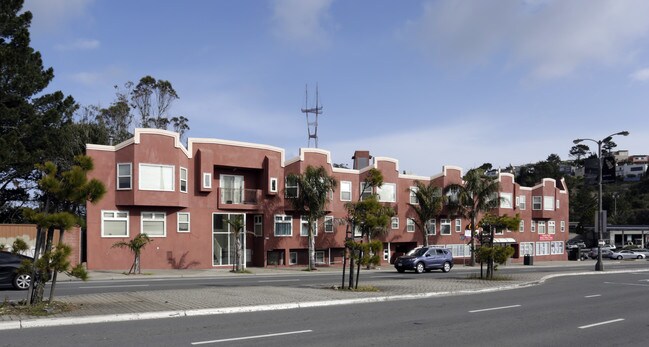 600-608 Portola Dr in San Francisco, CA - Building Photo - Building Photo