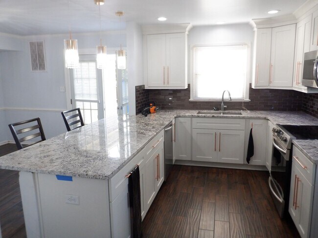 1345-1347 Downs Ln in Virginia Beach, VA - Building Photo - Building Photo