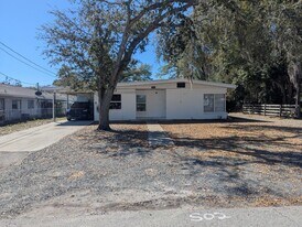 1513 Akron Dr in Leesburg, FL - Building Photo