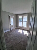 924 N Capitol Ave in Lansing, MI - Building Photo