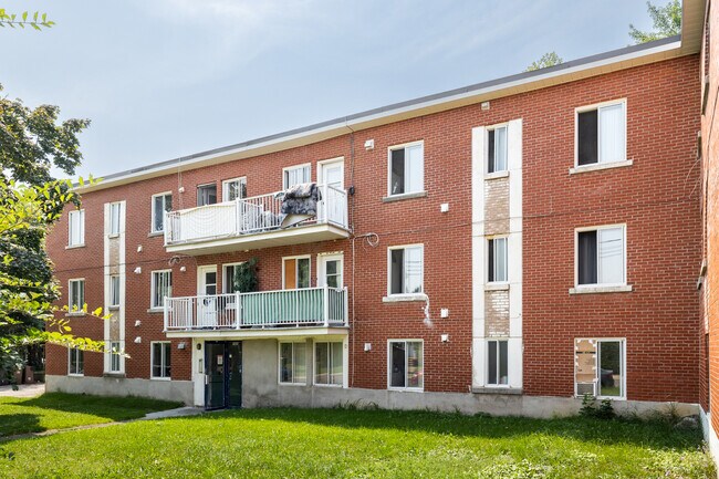 1590 Dutrisac Rue in St. Laurent, QC - Building Photo - Building Photo