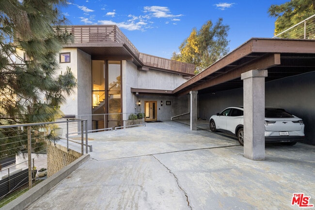 property at 1735 Summitridge Dr