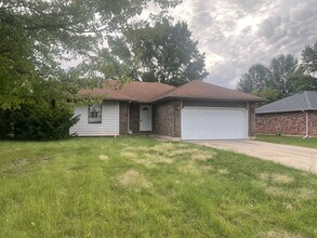 3072 S Meadowlark Ave in Springfield, MO - Building Photo - Building Photo