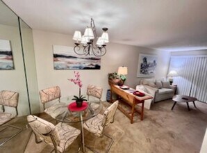 685 N Ashurst Ct in Palm Springs, CA - Building Photo - Building Photo