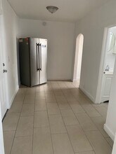 428 SW 9th St, Unit 06 in Miami, FL - Building Photo - Building Photo