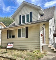 1106 N Hickory St in Champaign, IL - Building Photo