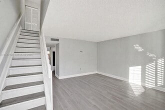 10102 SW 77th Ct in Miami, FL - Building Photo - Building Photo