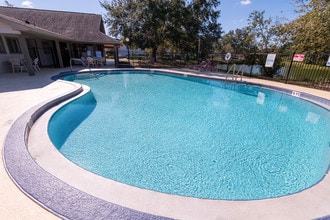 Crestwood in St. Cloud, FL - Foto de edificio - Building Photo