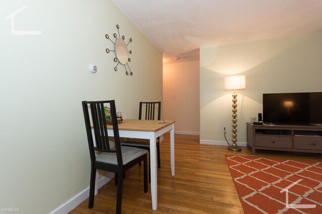 69 Colborne Rd in Boston, MA - Foto de edificio - Building Photo