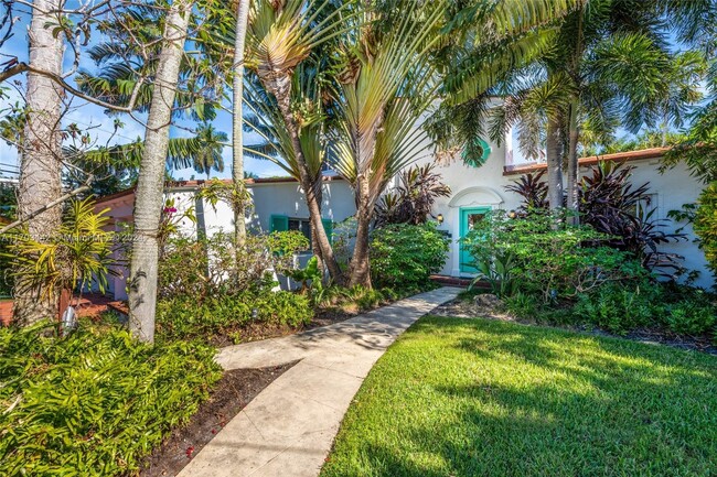 6415 Pine Tree Dr Cir in Miami Beach, FL - Building Photo - Building Photo