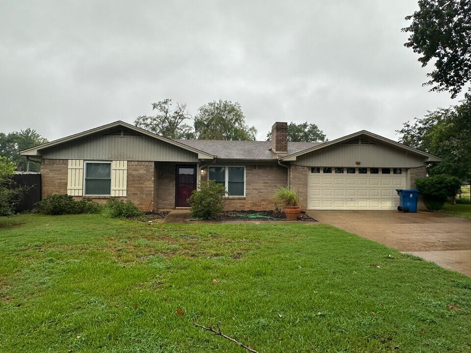 501 Sycamore St in Whitehouse, TX - Building Photo