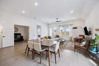 8112 Skytex St in Austin, TX - Building Photo - Building Photo