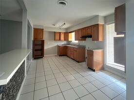 13522 Hollypark Dr in Houston, TX - Building Photo