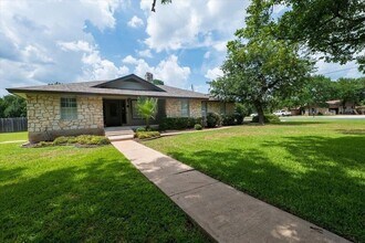 300 Las Plumas Dr in Georgetown, TX - Building Photo - Building Photo