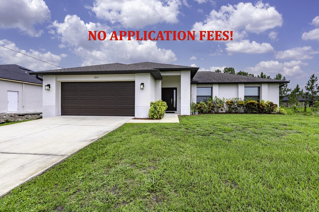 2811 25th St SW in Lehigh Acres, FL - Building Photo
