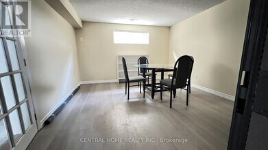 210 Jacey Anne Dr in Richmond Hill, ON - Building Photo - Building Photo