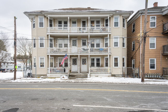 144 Railroad St in Manville, RI - Building Photo - Building Photo