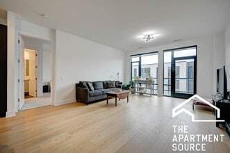 1701 W Webster Ave, Unit 712 in Chicago, IL - Building Photo - Building Photo