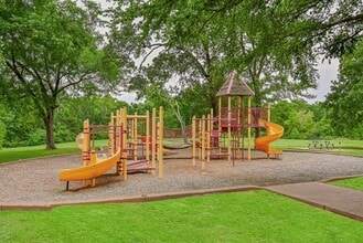 1220 Heritage Dr in Jacksonville, TX - Building Photo - Building Photo