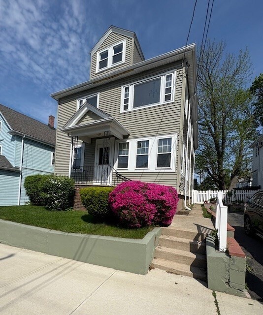 64 Cottage Park Rd in Winthrop, MA - Building Photo