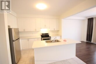 74 Beechborough Cres in East Gwillimbury, ON - Building Photo - Building Photo
