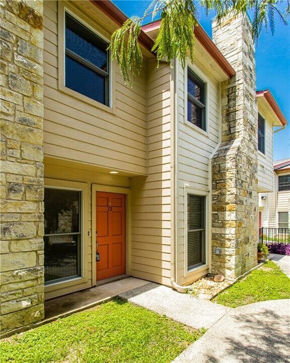 6900 E Riverside Dr in Austin, TX - Building Photo