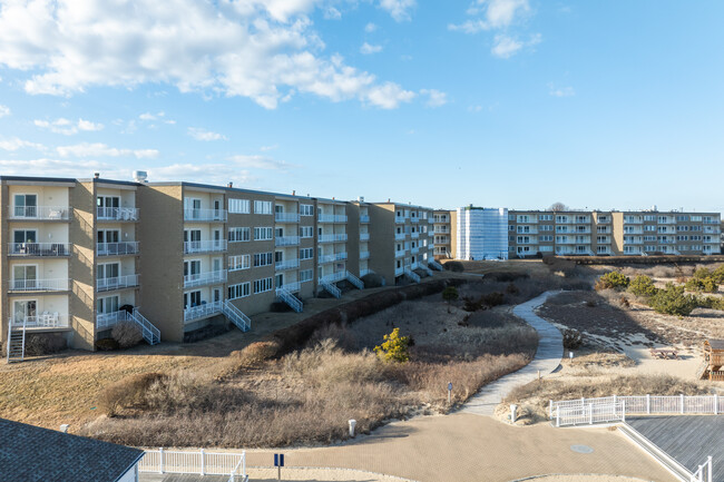 Belmont Condominiums in West Harwich, MA - Building Photo - Building Photo