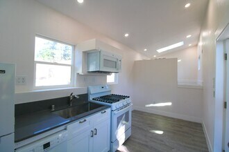 21107 Damson Rd in Lynnwood, WA - Building Photo - Building Photo