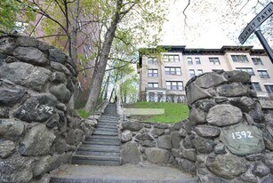 1592 Beacon St in Brookline, MA - Building Photo