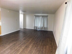 3018 Hollyridge in Salem, OR - Building Photo - Building Photo