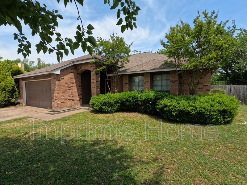 503 Elliott Dr in Cedar Hill, TX - Building Photo