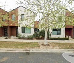 1021 1/2 E 38th St in Austin, TX - Building Photo