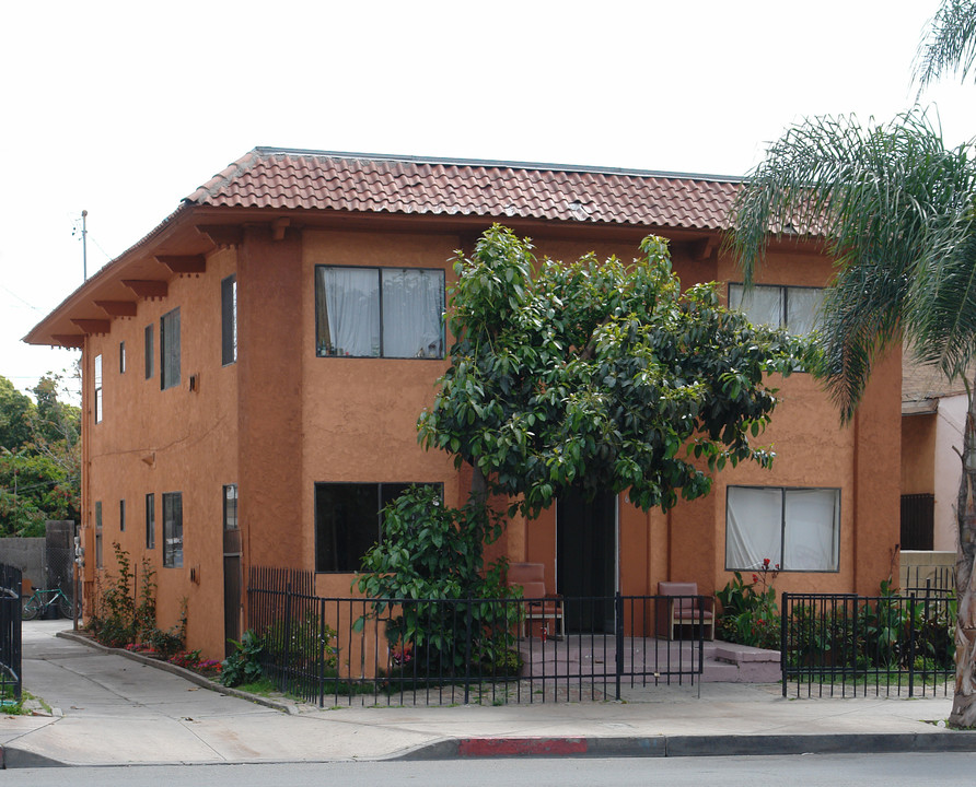 609 S Main St in Santa Ana, CA - Building Photo