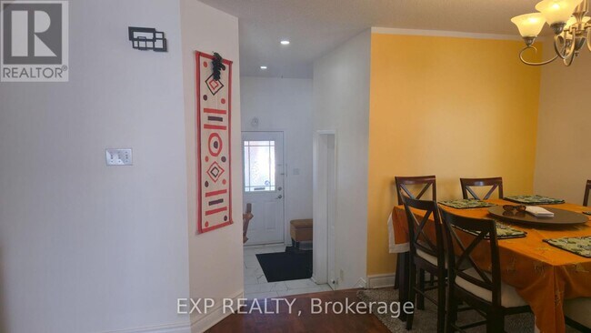 1052 Candlewood St in Ottawa, ON - Building Photo - Building Photo