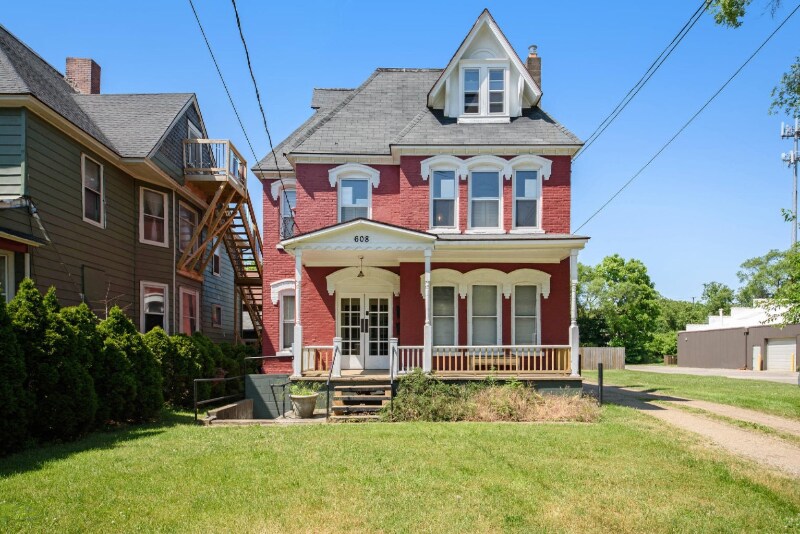 608 W Kalamazoo Ave in Kalamazoo, MI - Building Photo