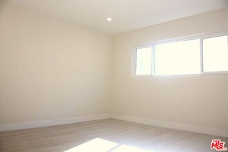 322 S Swall Dr in Los Angeles, CA - Building Photo - Building Photo
