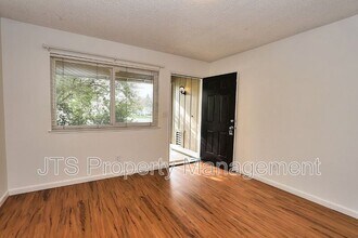 8856-8858 N Winding Way in Fair Oaks, CA - Building Photo - Building Photo