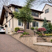 45-44 Browvale Ln in Queens, NY - Building Photo