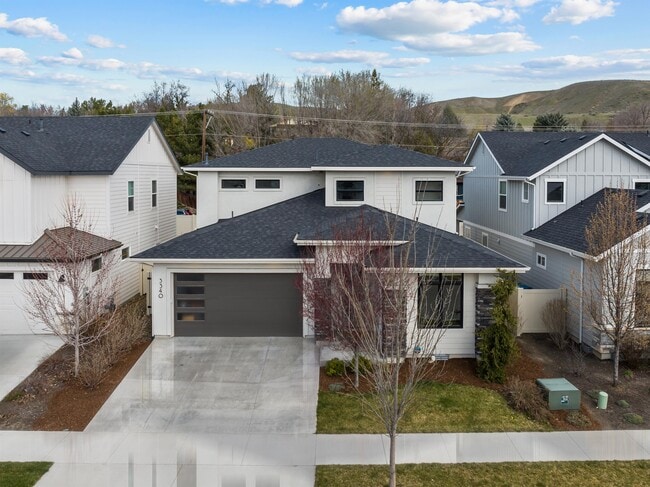 property at 3340 W Lassen Dr