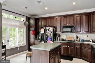 4908 Waple Ln in Alexandria, VA - Building Photo - Building Photo