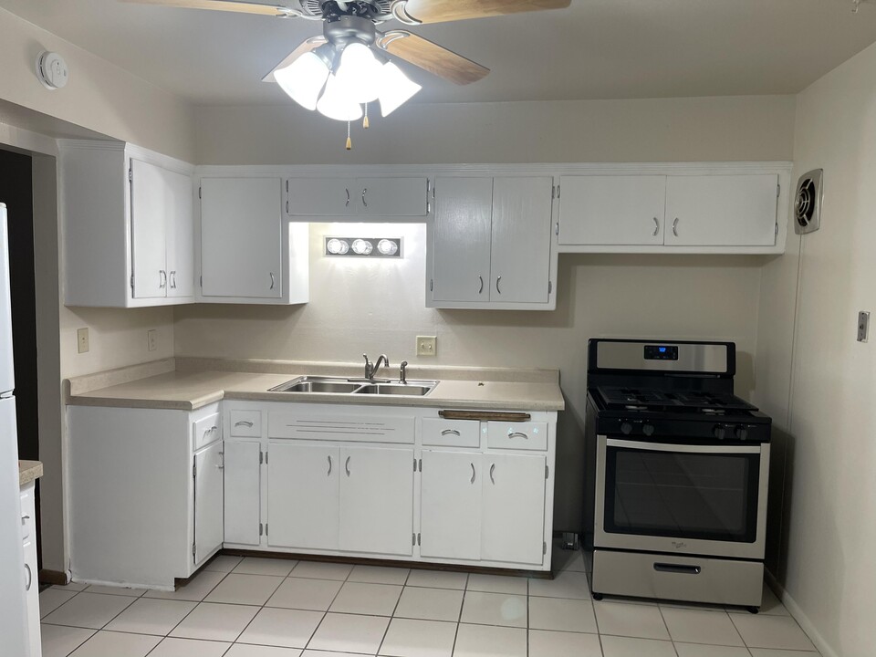N84W15504 Menomonee Ave in Menomonee Falls, WI - Building Photo