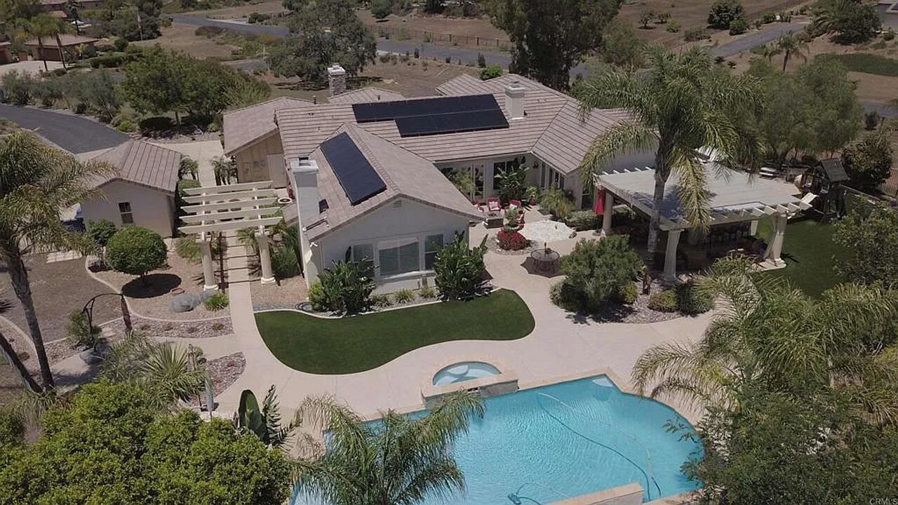13153 Wildflower Way in Valley Center, CA - Foto de edificio