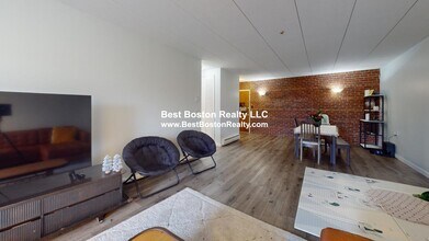 65 Webster St in Weymouth, MA - Building Photo - Building Photo