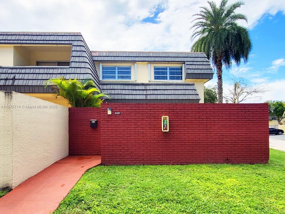 8497 SW 137th Ave in Miami, FL - Building Photo
